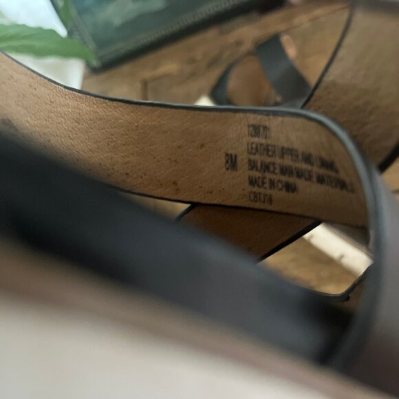 W8 Black Leather Söfft Mirabelle Sandals - Picture 6 of 6